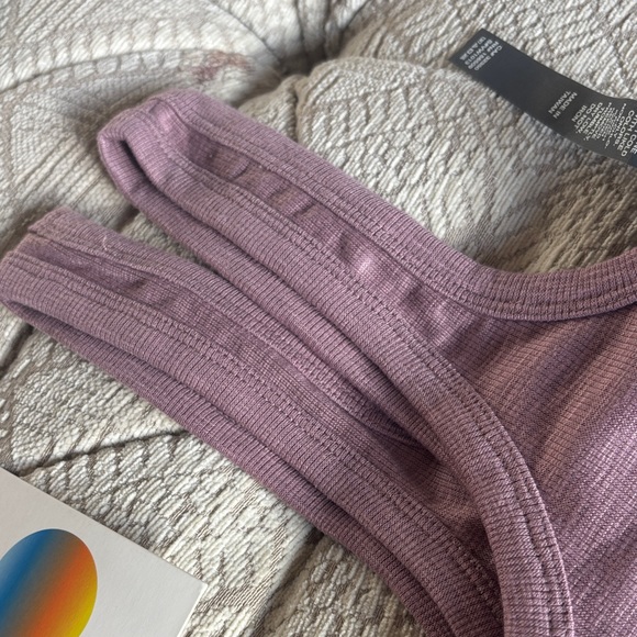 Vuori sunrise crop tank Size M in Orchid - Picture 4 of 4